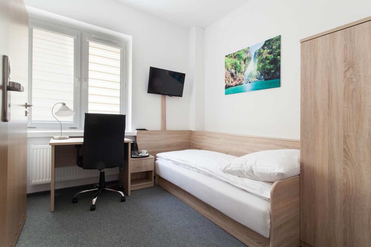 Хостел Dom Studenta Nr 1 Ans W Koninie Конин Экстерьер фото
